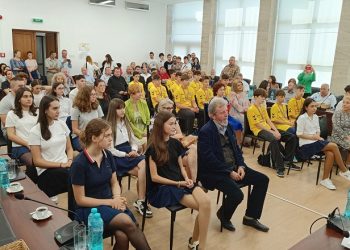 Zeci de elevi și profesori, premiați de CJ Buzău pentru rezultate excepționale