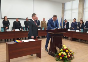 VIDEO Președintele Consiliului Județean Buzău, Lucian Romașcanu, și noii consilieri județeni au depus jurământul de credință
