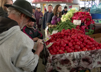 Legume proaspete, în Piața Centrală, pentru toate buzunarele