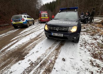 Turiști blocați cu ATV-ul, recuperați de jandarmii montani