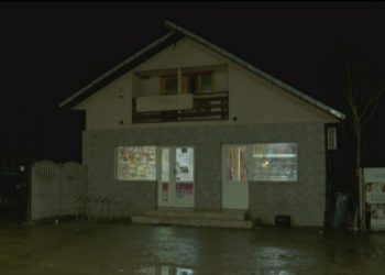 Scene de groază într-un magazin din Glodeanu Sărat. Un bărbat a înjunghiat o vânzătoare