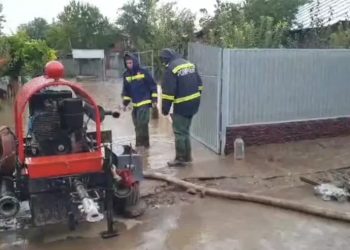Vremea capricioasă creează probleme în Buzău. Pompierii intervin într-un sat din Pârscov