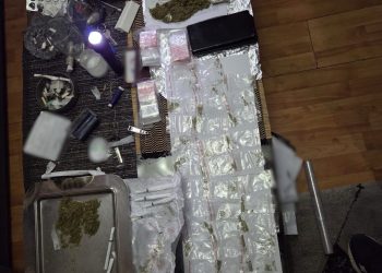 Droguri de mare risc vândute în Buzău și Vrancea. Șase suspecți, printre care și un minor, au fost reținuți