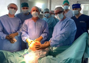 Premieră medicală la Spitalul Județean de Urgență Buzău. Două intervenții de artroplastie totală de genunchi realizate cu succes