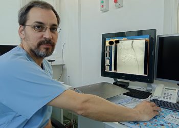 Cum au reușit medicii din Buzău să trateze o arteră blocată printr-o intervenție minim invazivă