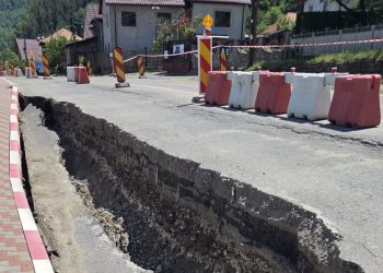 Măsuri de urgență pe DN 10, la Siriu. Autoritățile intervin pentru stabilizarea drumului afectat de alunecări