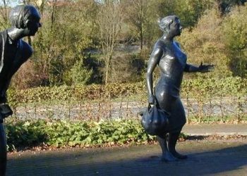 Din Germania, direct în talciocurile din România. Două statui de patrimoniu, recuperate de polițiști