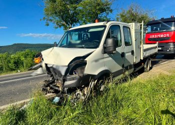 Trei autoturisme implicate într-un accident pe DN10, în zona Cislău. O femeie a fost rănită