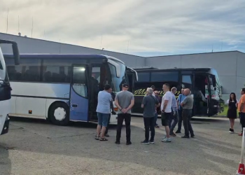 Trei autocare cu dascăli din Buzău și Râmnicu Sărat au plecat la protestul național