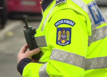 Polițist bătut în timpul unei intervenții la un caz de violență domestică. Agresorul a fost arestat
