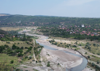 VIDEO Seceta pune presiune pe rețeaua de apă. Apel pentru locuitorii de pe Valea Slănicului