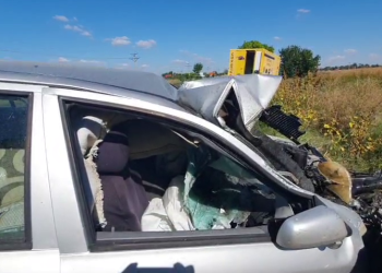 Accident pe DN2E85, la Poșta Câlnău. Doi șoferi de 80 și 67 de ani au ajuns la spital