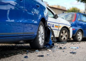 Accident cu o autospecială de poliție, în municipiul Buzău. Patru persoane au ajuns la spital