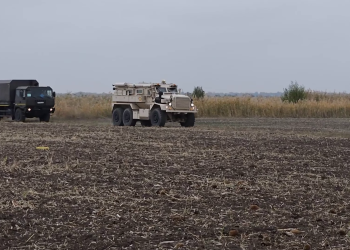 VIDEO Un fermier a găsit resturile unei drone la un kilometru și jumătate de case